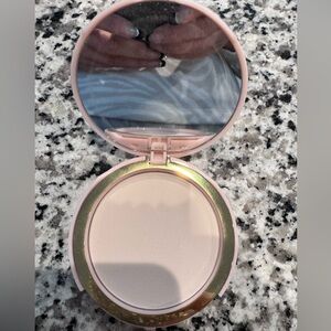 Too Faced Compact Mirror with Powder - Pink and Gold